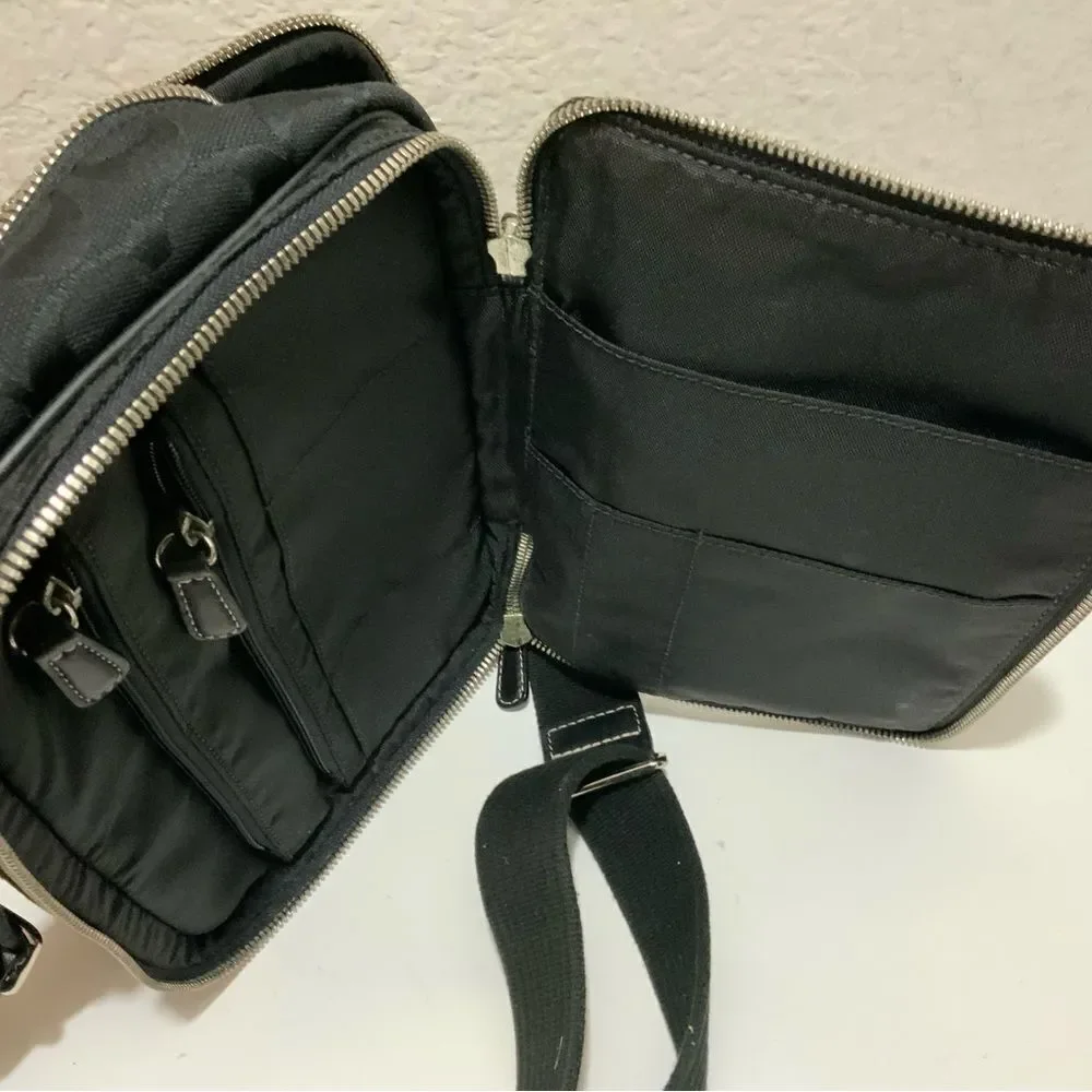 Vintage  COACH Signature 4270 Logo Canvas Camera/Flight Bag sling Black Rare
